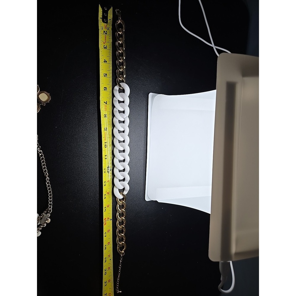 Chuncky Gold-Plated White Resin Link Necklace - Picture 6 of 8